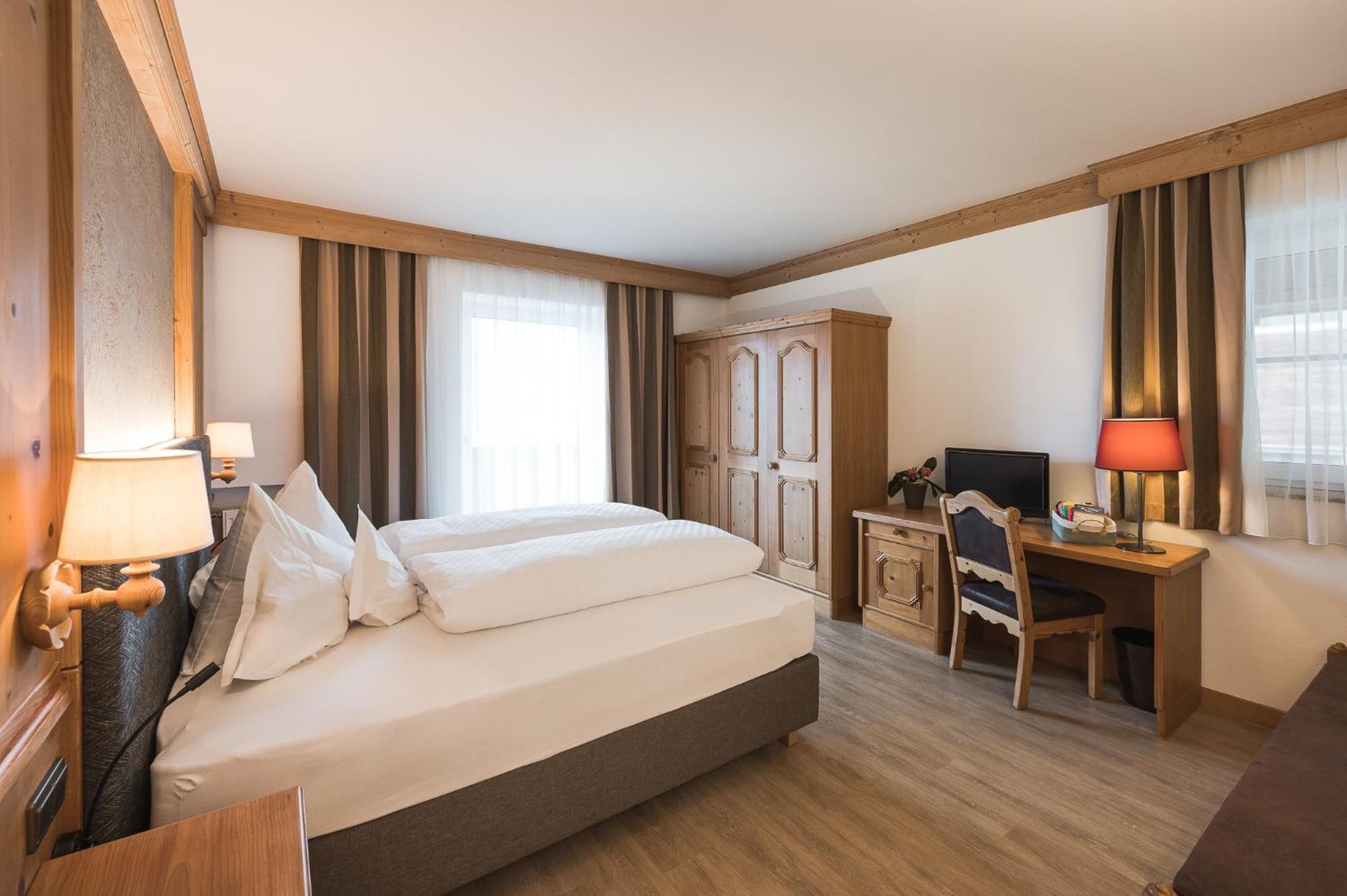 Hotel Alpenhof Tirolo Esterno foto