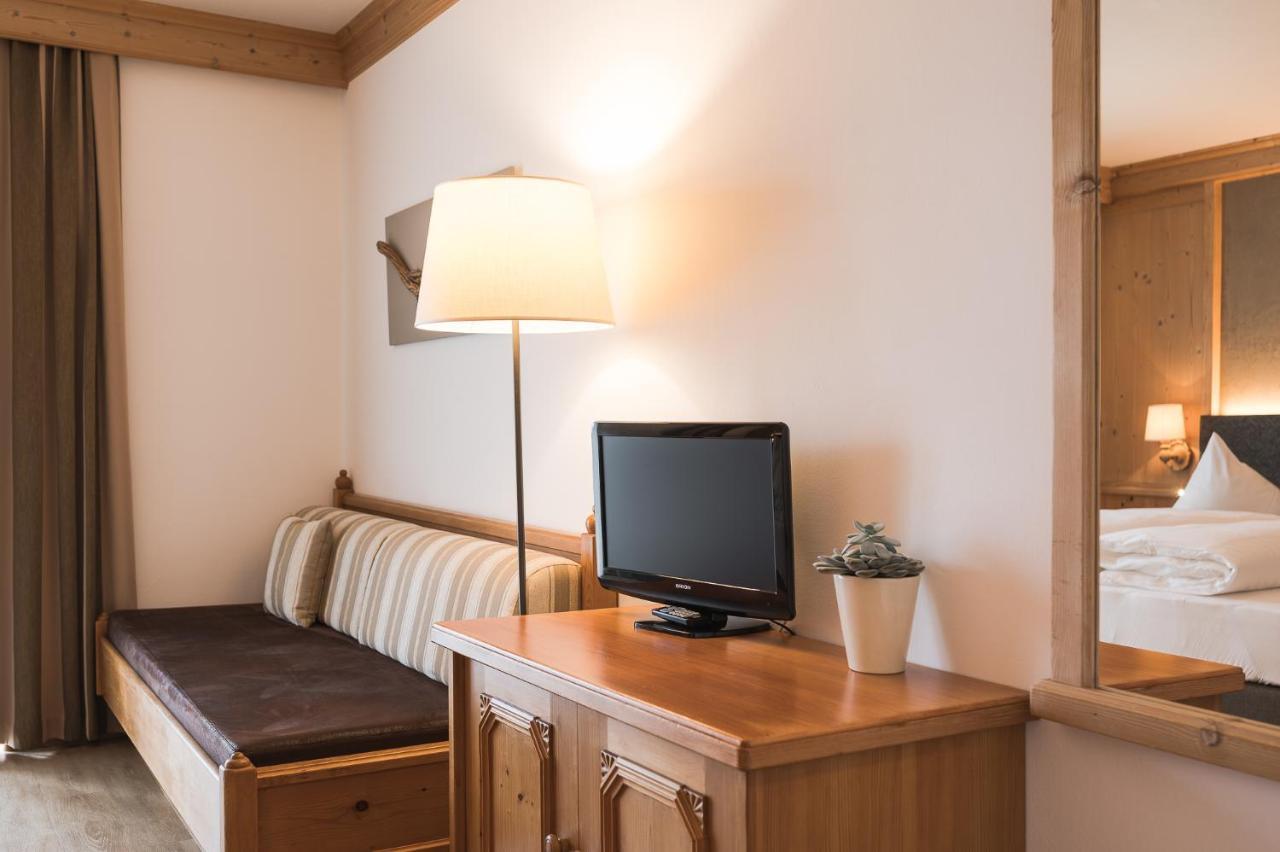 Hotel Alpenhof Tirolo Esterno foto