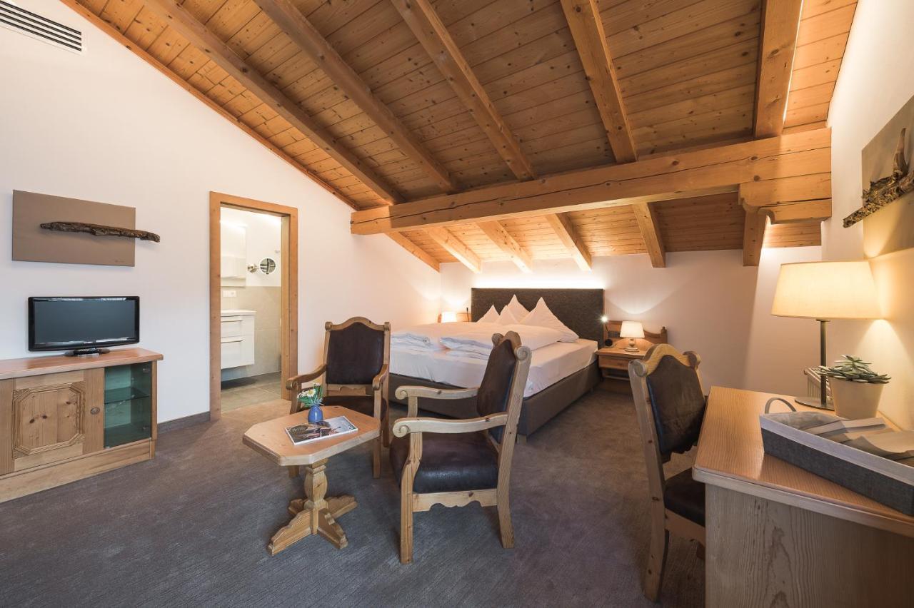 Hotel Alpenhof Tirolo Esterno foto